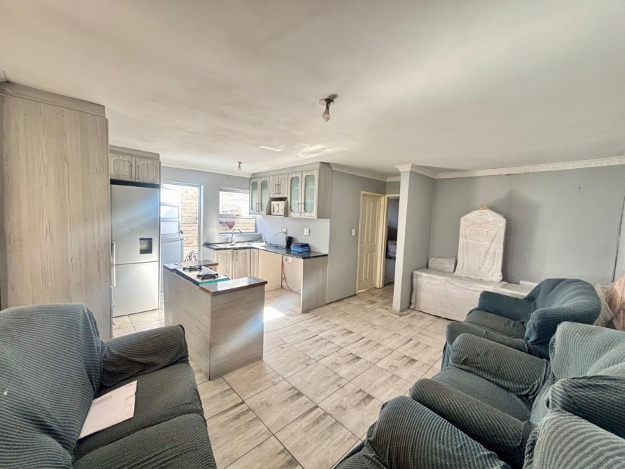 2 Bedroom Property for Sale in Mandela Park Western Cape